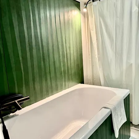 Monte Poddasze I Ciasna Ale Wanna I 5 Minut Plaza アパート